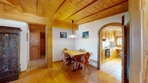 Chesa Susi - Elegant Attic in the Engadine