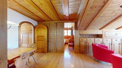 Chesa Susi - Elegant Attic in the Engadine