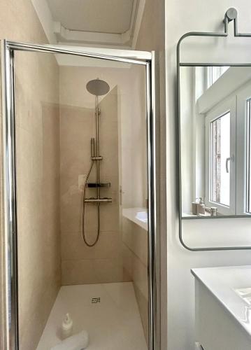 SJ2E Historic Baixa Stay for 6 - Steps from Augusta Arch in Lisbon Downtown!