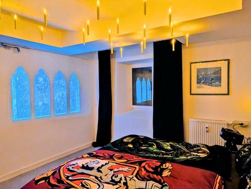 a bedroom with a bed with blue surfboards on the wall at FeWo JoJo am Luegsteinsee mit traumhaftem Kaiserblick in Kiefersfelden