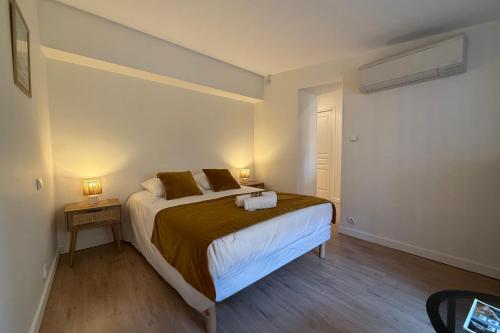 Central studio with real bed near the Palais
