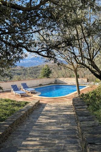 Chai Chateau viticole avec piscine dans le sud de la France