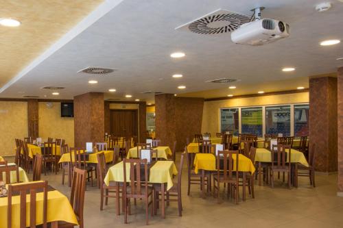 Ресторан / й інші заклади харчування у Hotel Aréna