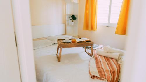 a small room with a table and a bed at Nice Camps - L Estartit in L'Estartit