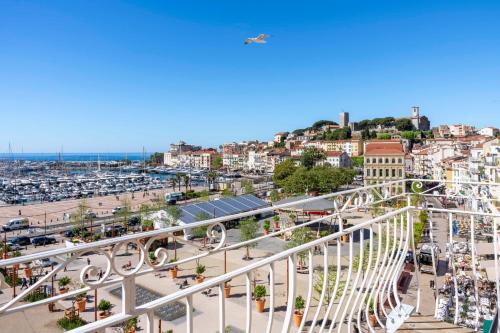 REF 1926 - Cannes Center - Sea view apartment for rent
