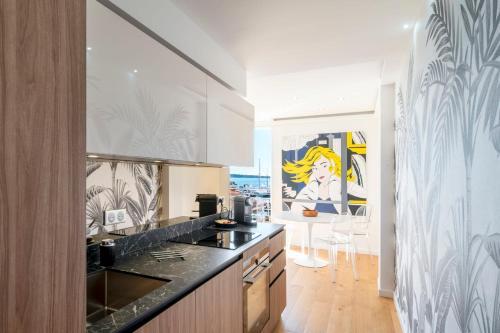 REF 1926 - Cannes Center - Sea view apartment for rent
