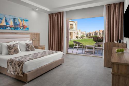 Pickalbatros Sea World Resort - Marsa Alam- "Aqua Park" — Garden view