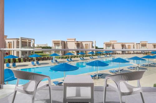Pickalbatros Sea World Resort - Marsa Alam- "Aqua Park" — Pool view