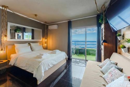 Oceanfront Studio with Private Balcony in Playa Paraíso