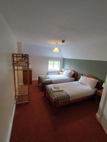 a hotel room with two beds and a ladder at Country inn in Staple