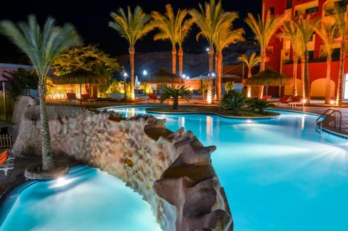 Bazén v ubytování Sun & Sea Hotel and Aqua Park - Hurghada nebo v jeho okolí