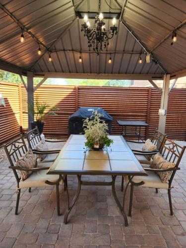 a patio with a table and chairs under a roof at 2-bed condo, cook-ready kitchen, and laundry, 5-8 minutes from University of Arizona and downtown Tucson in Tucson
