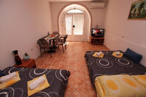 a living room with a table and a dining room at Apartments Ezra in Gradac