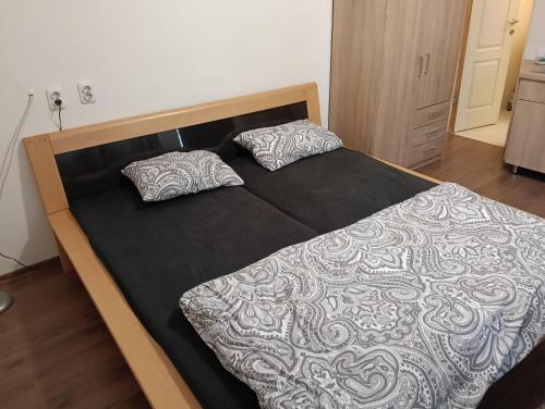 a bed with two pillows on it in a bedroom at Central garsoniera ap 3 in Târgu-Mureş