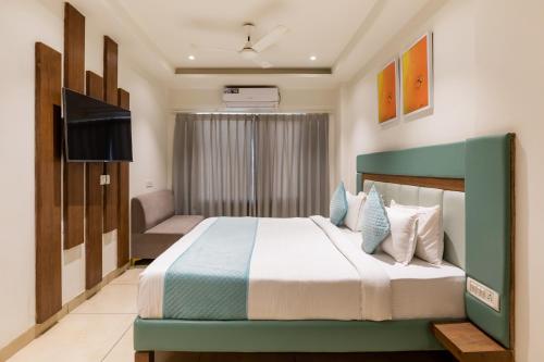 a bedroom with a large bed in a room at FabHotel Prime The Oasis in Bhopal