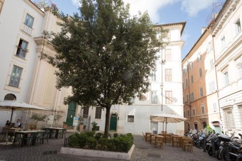 Grotto Apartment by Campo de Fiori
