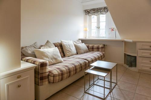 a living room with a couch and a table at Westerhoern 46 Haus 2 App 24 in Keitum