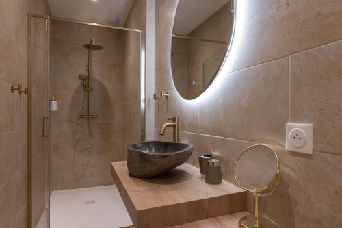 a bathroom with a bowl sink and a mirror at L'escapade Vosgienne, Cinéma, Balnéo in Remiremont