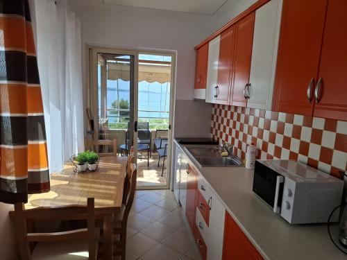 Kuchyň nebo kuchyňský kout v ubytování Orange Apartment