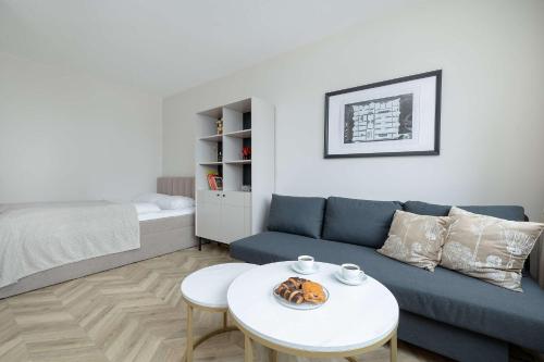 Foto Cozy Studio with Workspace in the City Center by Noclegi Renters 6