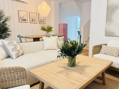 Amazing New House with terrace by the sea