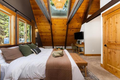 a bedroom with a bed and a wooden wall at Starlight Chalet Lake Tahoe in Carnelian Bay
