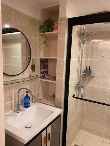 a bathroom with a sink and a shower at Cozy Studio near Airport in Pusok