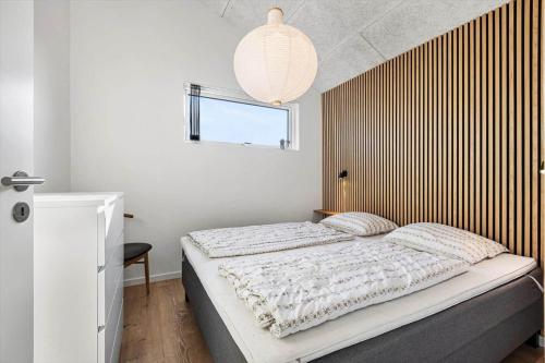 a bedroom with a bed with a wooden headboard at SB128-Krusa-Hyldemose-23 in Skovbyballe