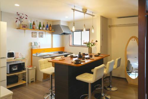 Osaka Entire House 103sqm 4 Bedrooms for 12 Near Namba