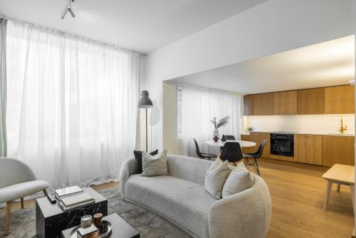 Foto Scandinavian Design Townhouse with Private Sauna 3