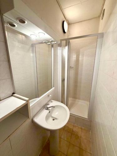 a bathroom with a sink and a shower and a mirror at Penzion Pstruh Stožec in Stožec