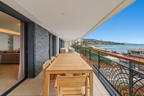 REF 1998 - Cannes - Sea view apartment for rent