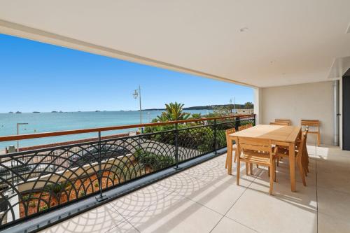 REF 1998 - Cannes - Sea view apartment for rent
