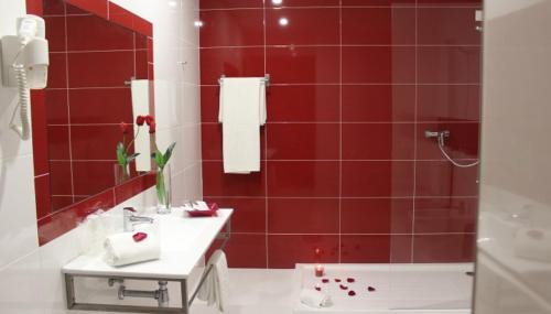 Ett badrum på Palace Hotel Astúrias & Spa