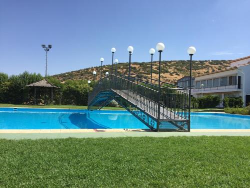 Bazén v ubytování Apartamentos Atalayas Extremadura nebo v jeho okolí