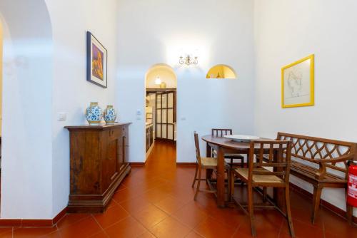 Charming Historic Apartment with Modern Comfort in the Heart of Florence