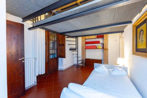 Charming Historic Apartment with Modern Comfort in the Heart of Florence