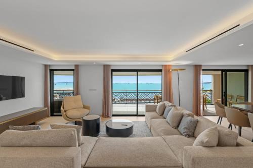 REF 1998 - Cannes - Sea view apartment for rent