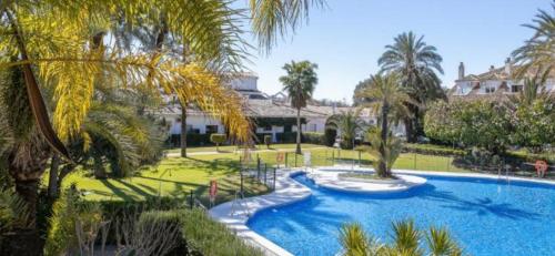 Marbella, two-bedroom apartment,parking ,pool, Golden Mile