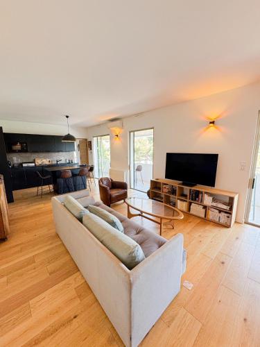 Appart standing avec vue grand balcon - parking - clim
