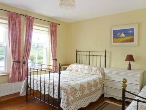 a bedroom with a bed and a window at Hollyglen House in Common Bridge