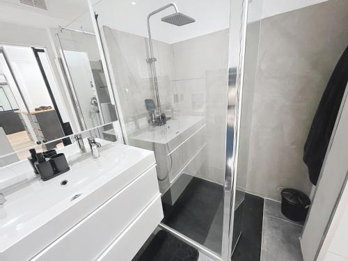 Beautifull studio Rouaze Miramar balcony AC 120
