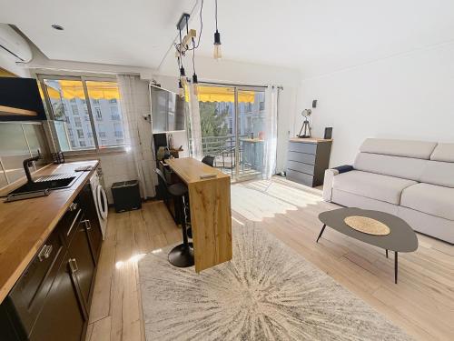 Beautifull studio Rouaze Miramar balcony AC 120