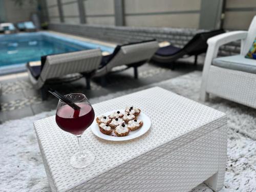 Kolam renang di atau dekat dengan Diamond Hotel