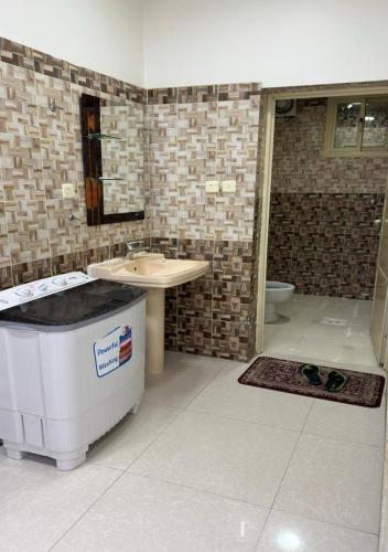 a bathroom with a sink and a toilet at هبوب الغيوم للشقق المخدومة - إقتصادي - Hobob Alghyoum For Serviced Apartments - Economy in Najran