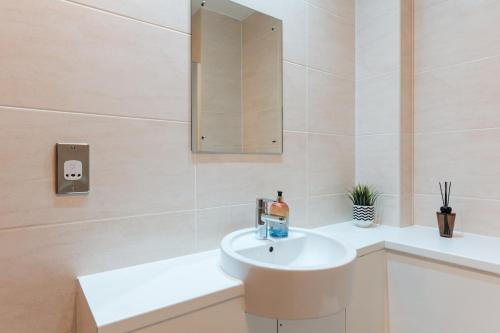 The best 2 bedroom Cardiff City Centre Apartment photo 16