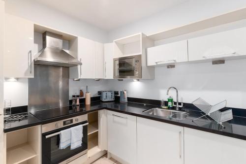 The best 2 bedroom Cardiff City Centre Apartment photo 21