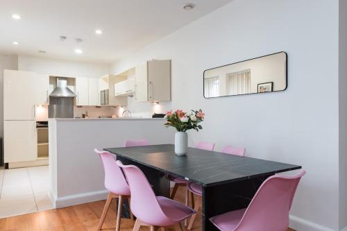The best 2 bedroom Cardiff City Centre Apartment photo 22