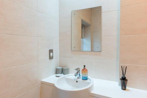 The best 2 bedroom Cardiff City Centre Apartment photo 27
