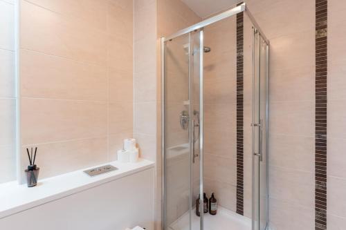 The best 2 bedroom Cardiff City Centre Apartment photo 29